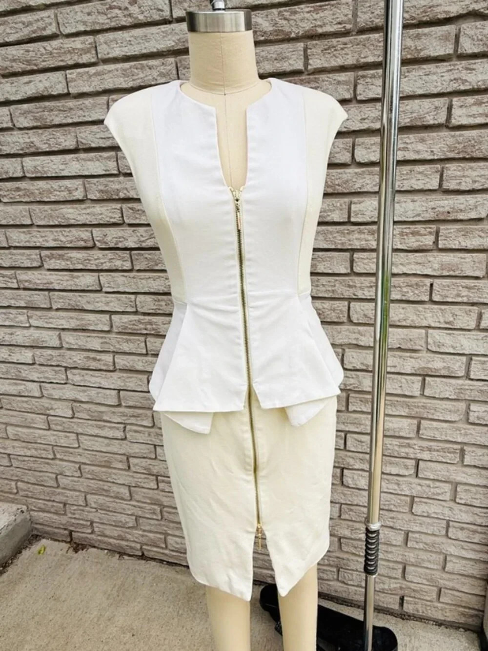 Ted Baker Jamthun Ivory Zip Peplum Dress Size 1 US 4 NWOT