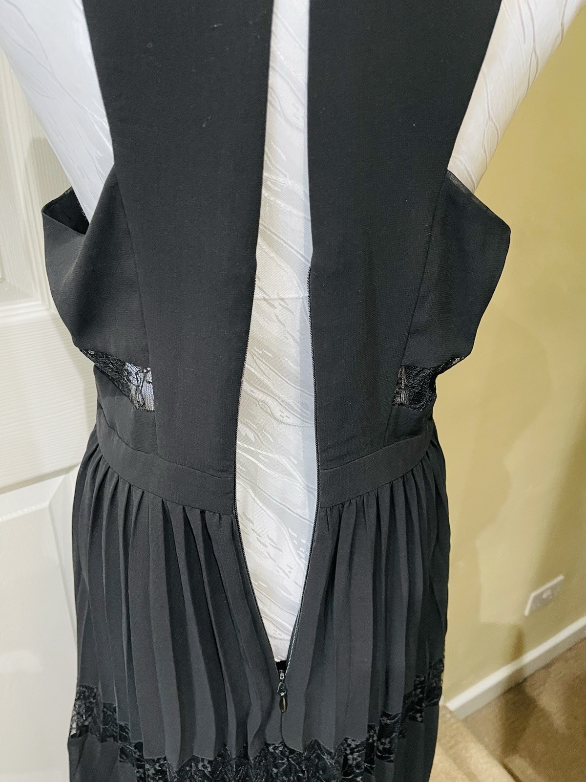 Adelyn Rae Black Lace Pleated Midi Dress Size M Sleeveless Evening Occasion