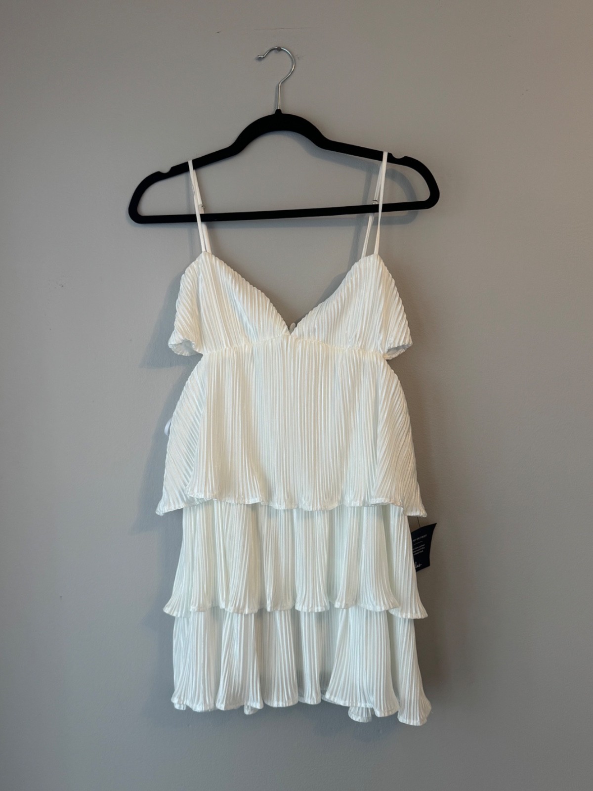 BRAND NEW Lulu’s White Layered Pleated Dress size Small (S)