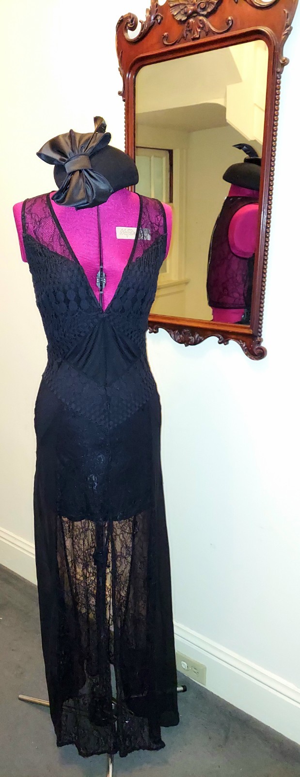 Black Multi-Design Mesh Lace Maxi Sheath Dress – Sz. M – Peek-a-Boo Back