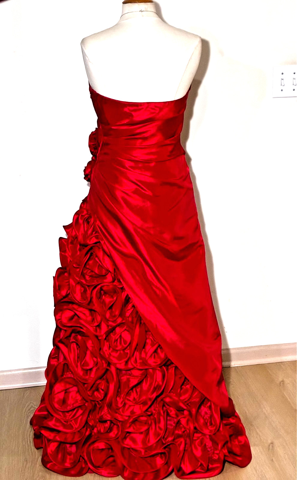 Preown-Jump Apparel Classic Decadence S’Heart Bodice Prom Gown(Red) – Sz 9/10