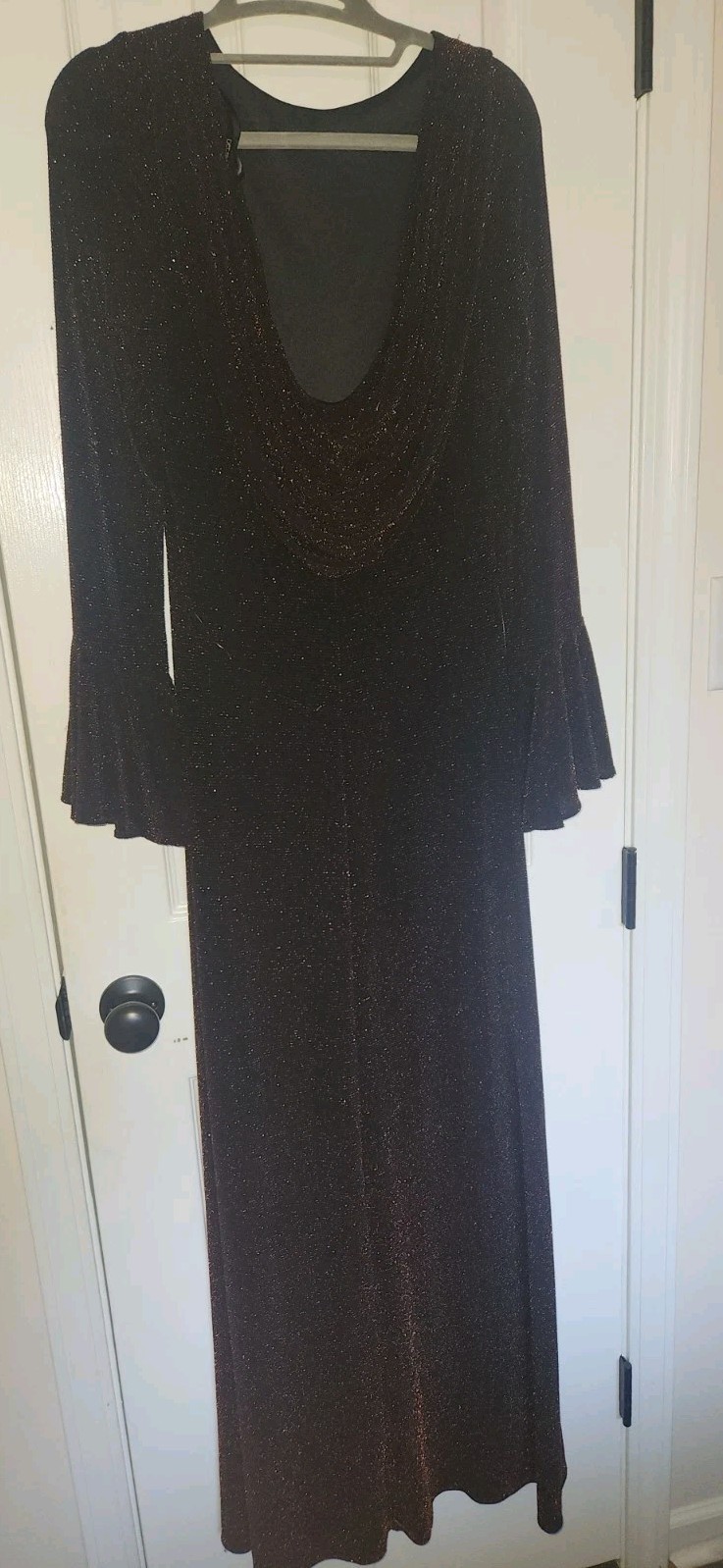Betsy & Adam Women’s Bronze/Black Metallic Long-Sleeve Gown Size 8