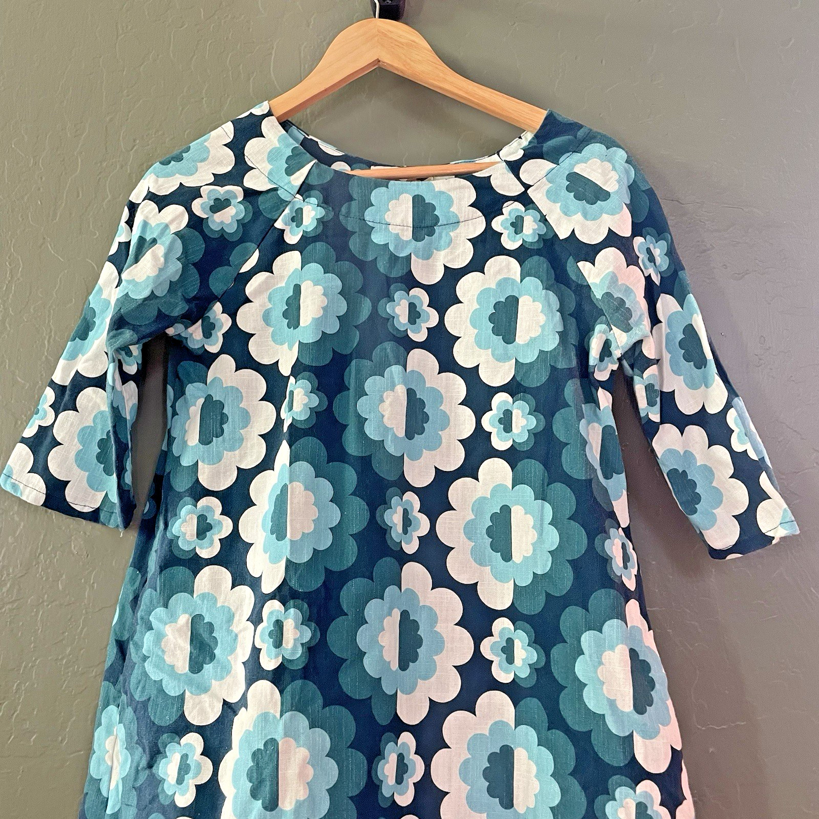 Lesley Evers Blue Zinnia Flowers Retro Floral Print Sleeved Dress with Pockets