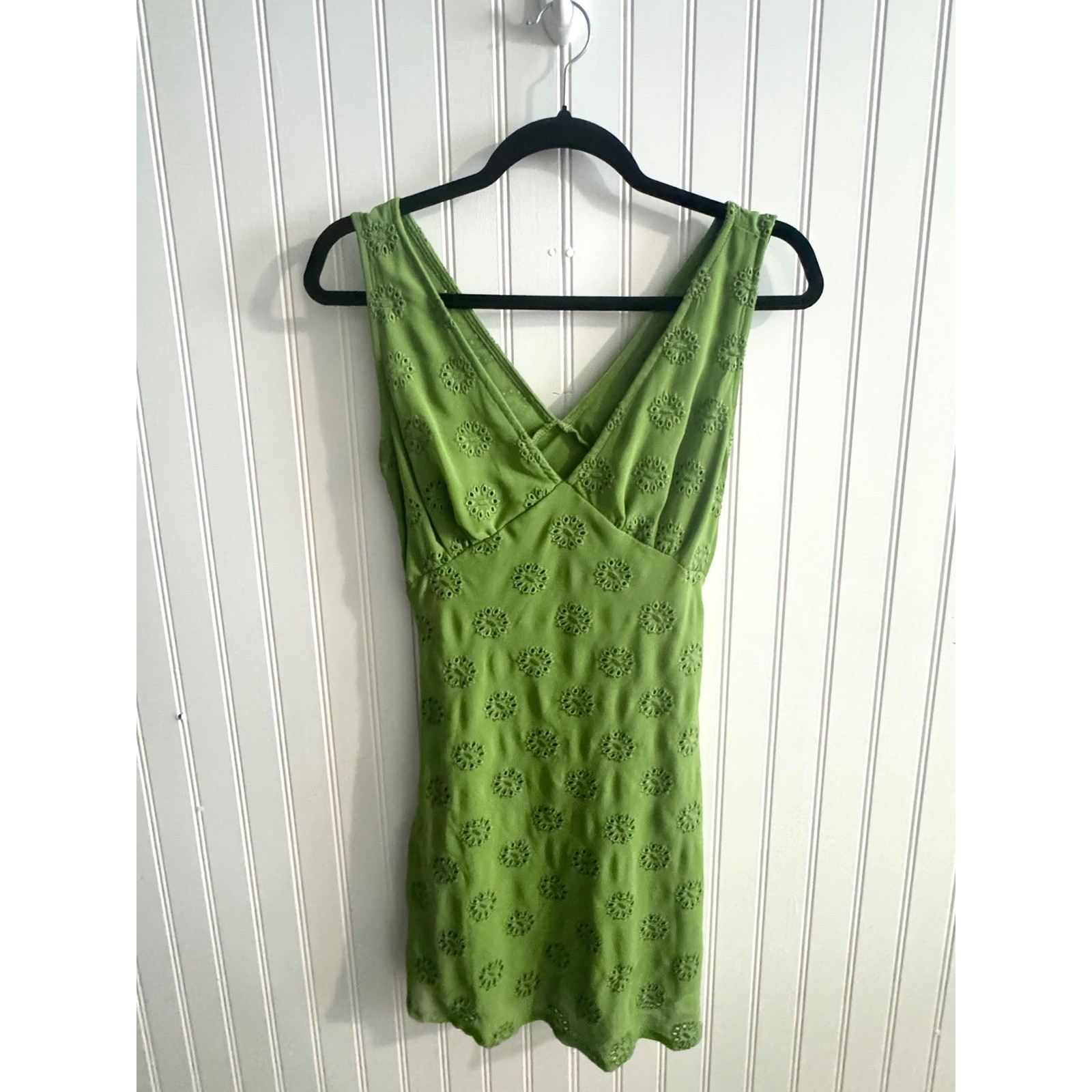 Commense Green Eyelet Mini Dress V-Neck Tie Back Scalloped Hem Lime Summer S
