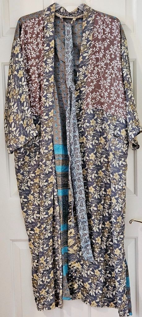 Silk Kimono Robe~ Women’s One Size~ Kimono w/Tie ~Floral ~Gray, Blue~NEW