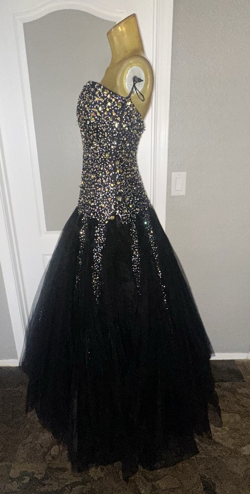 Jovani Formal Dress Size 10 Sleeveless Beaded Black side zip RN 81120 Beautiful