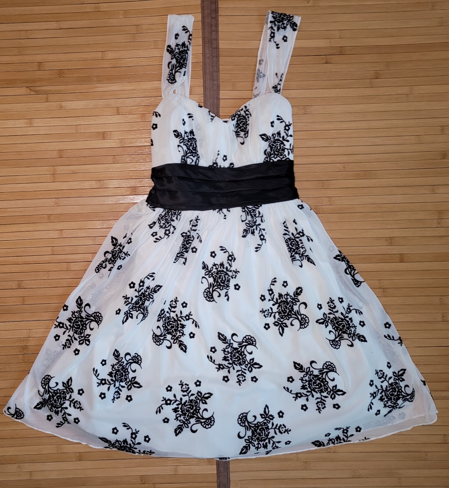 Vintage 90s Trixxi Dress Womens Meduim White Black Lined Tulle Belt Bow Pleated