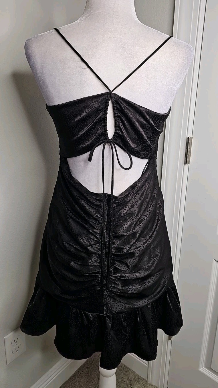 ASTR Black CINCHED Ruched Front OPEN BACK FLOUNCE HEM Mini Dress Size Medium M