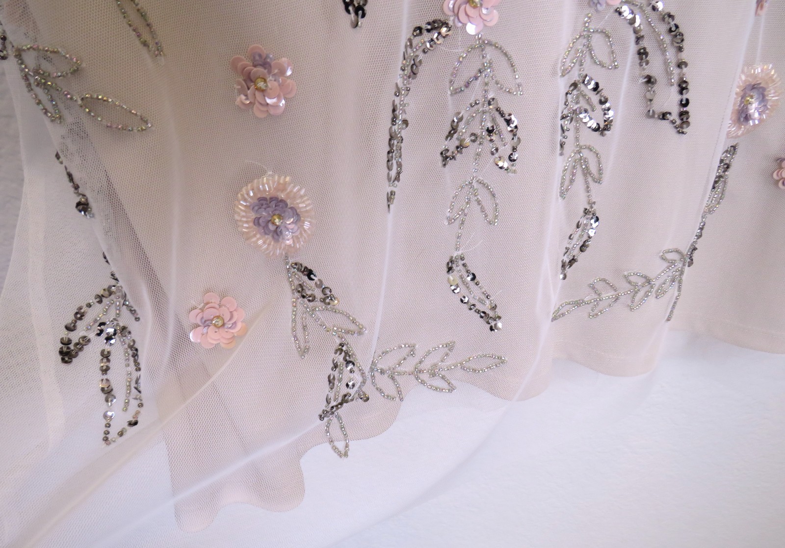 Adriana Papell Dress Sz 12 Pale Pink Silver Sequins Beads Sleeveless Knee Length