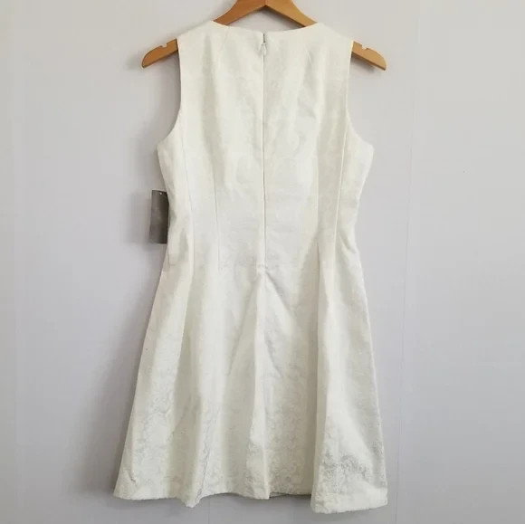 READ – NWT Eva Mendes New York & Company White Damask Mini Dress Size 6