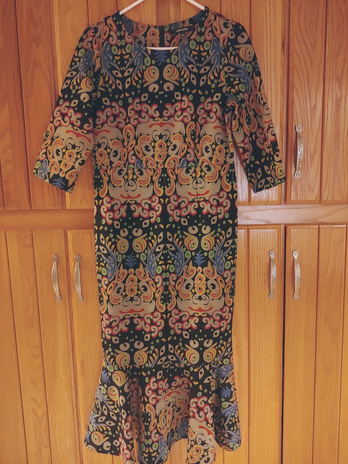 Lonyuash Dress. Size Large. NWOT. Poly, Nylon. Viscose. Paisley print.
