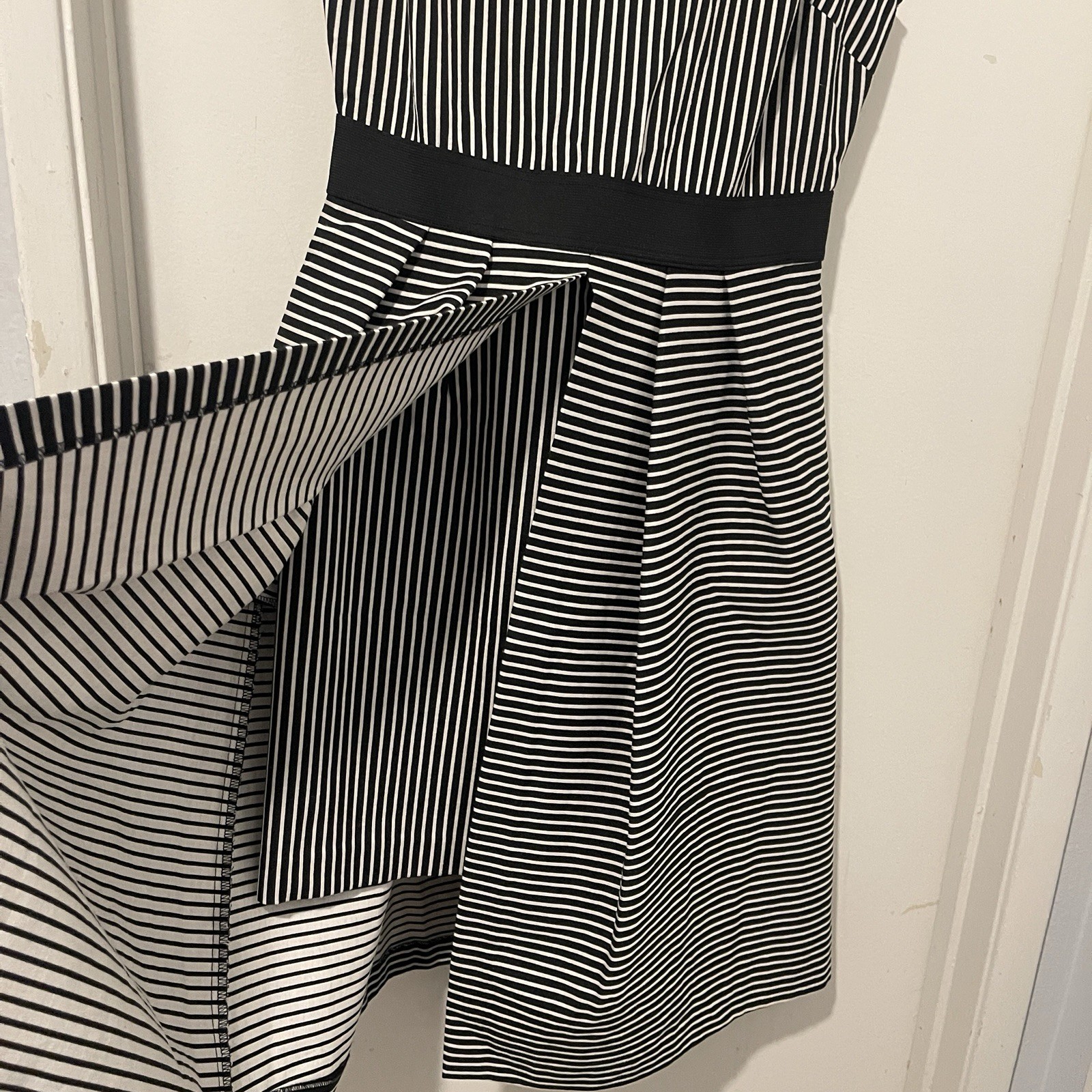 Eva Mendes For New York & Company Striped Black & White Dress – Small