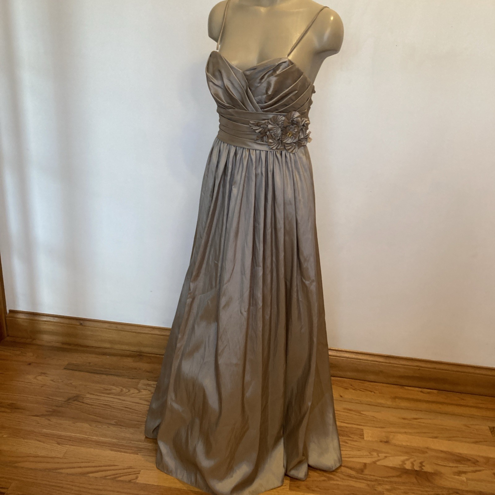 Watters and Watters size 6 beige long gown dress