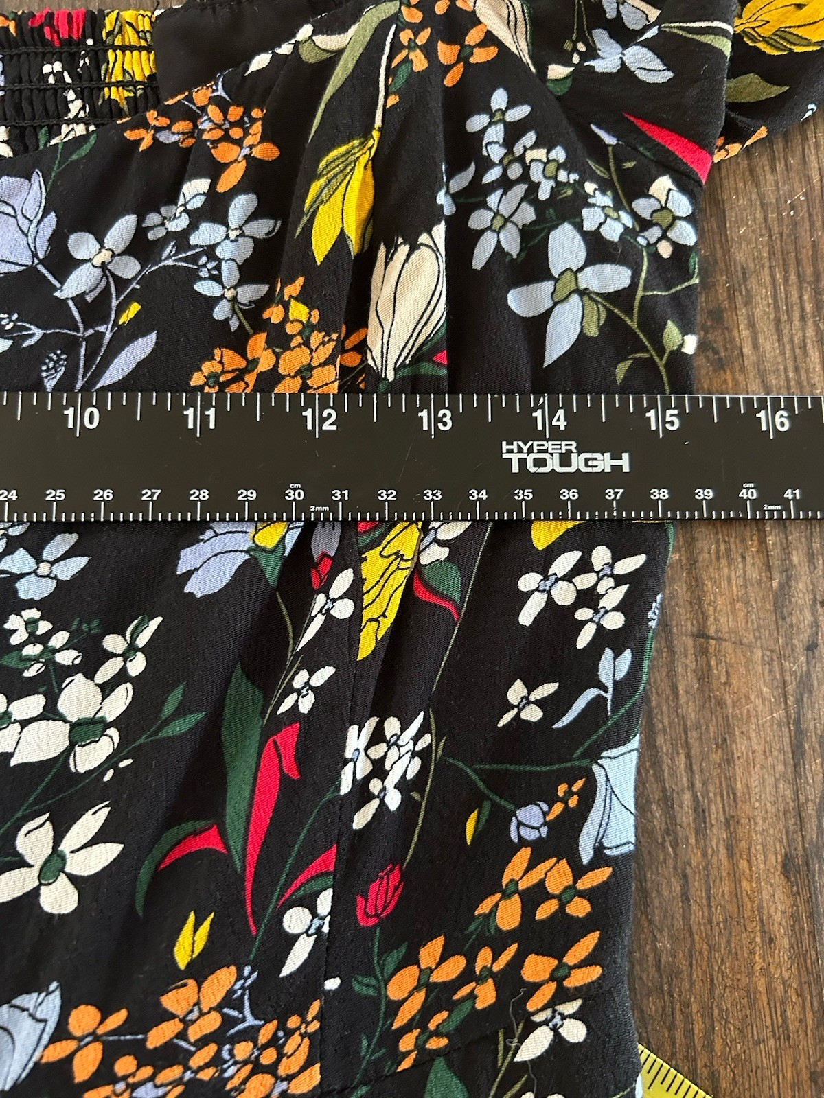 ASTR the label Black Floral Puff Short Sleeve Midi Dress Medium Smocked Back