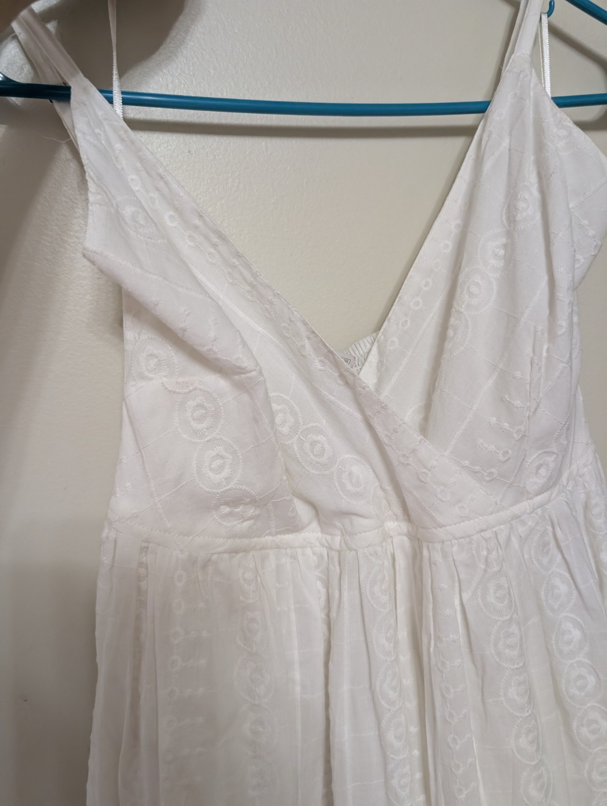 Oipunz White Solid V-Neck Smocked Tiered Midi Sundress Adjustable Straps S