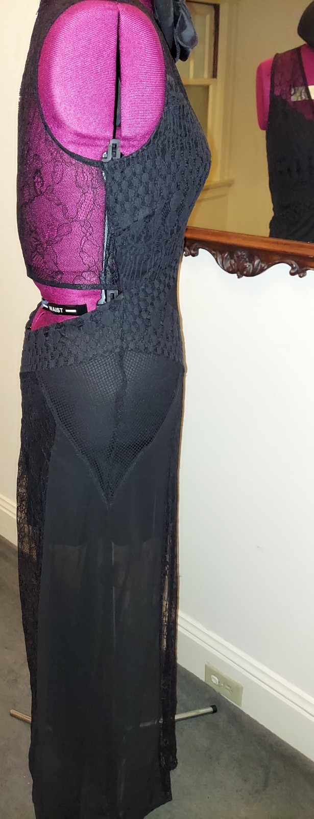Black Multi-Design Mesh Lace Maxi Sheath Dress – Sz. M – Peek-a-Boo Back