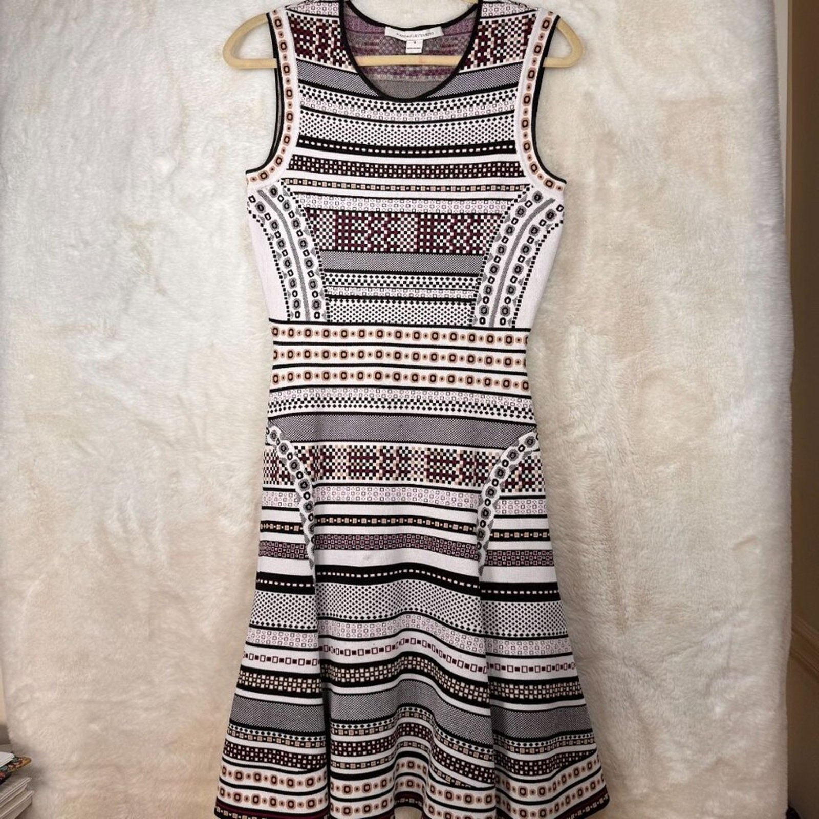 Diane Von Furstenberg Geometric Print Knit Dress Size M