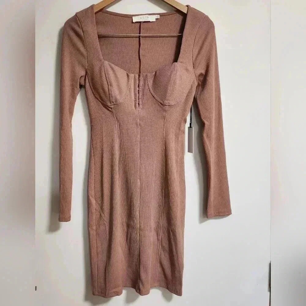 Astr-Hook and Eye Bodycon dress blush size M