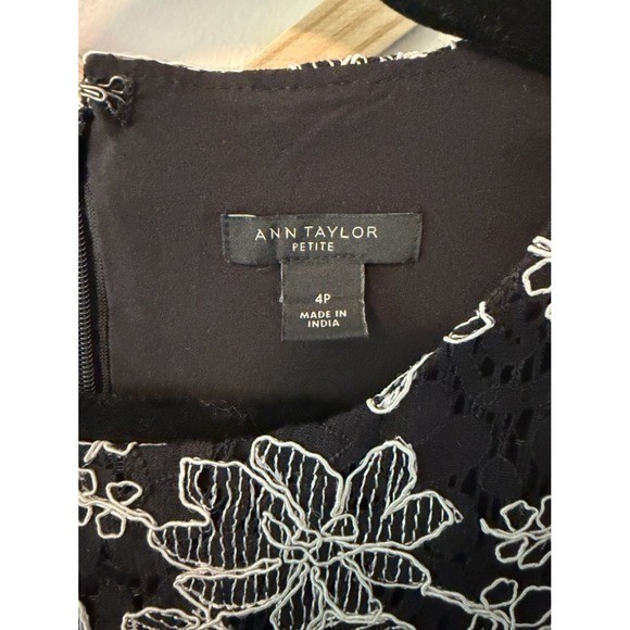 Ann Taylor Floral Embroidered Shift Dress Lace 4P Black White