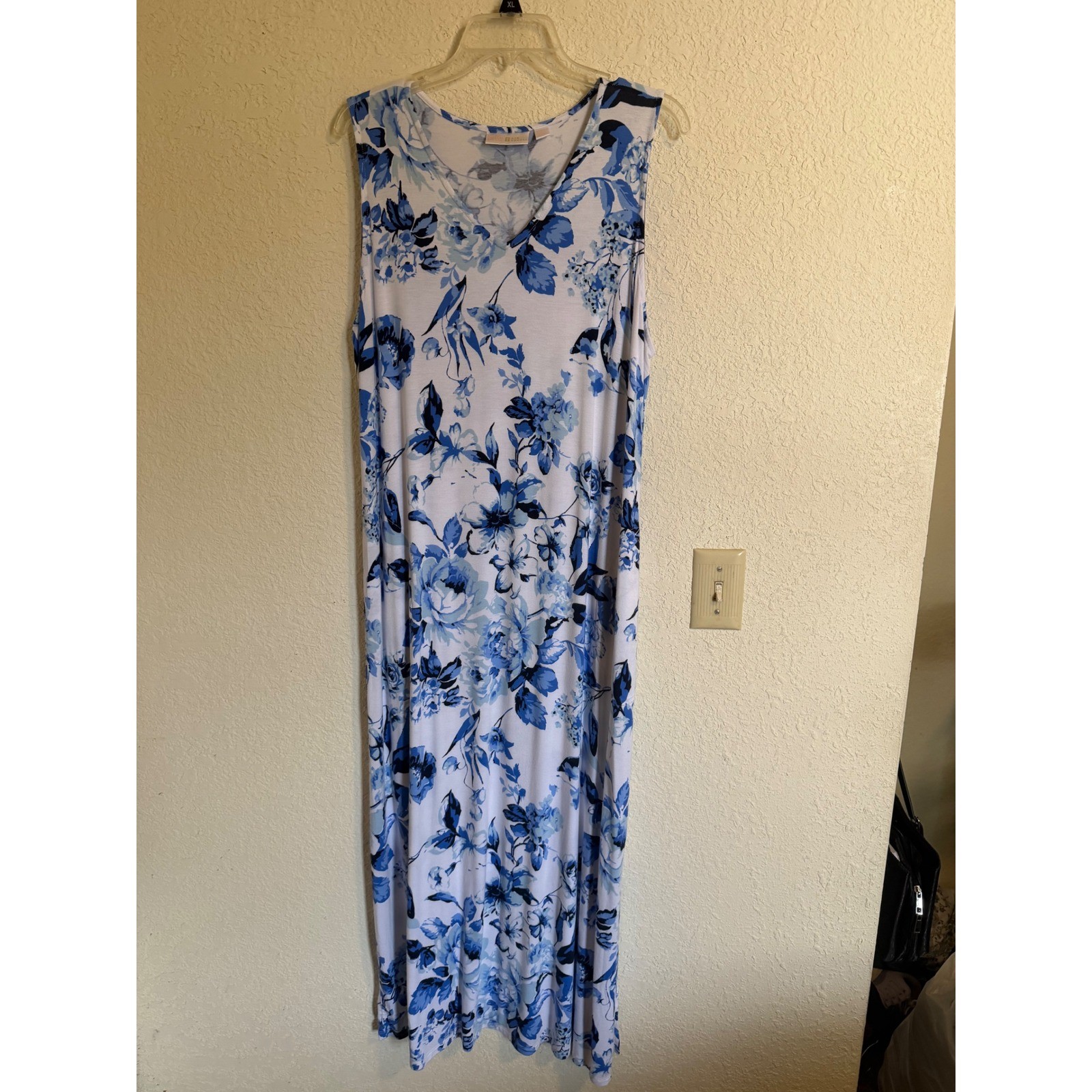 Belle by Kim Gravel Blue White Floral Sleeveless Maxi Dress Pockets Large