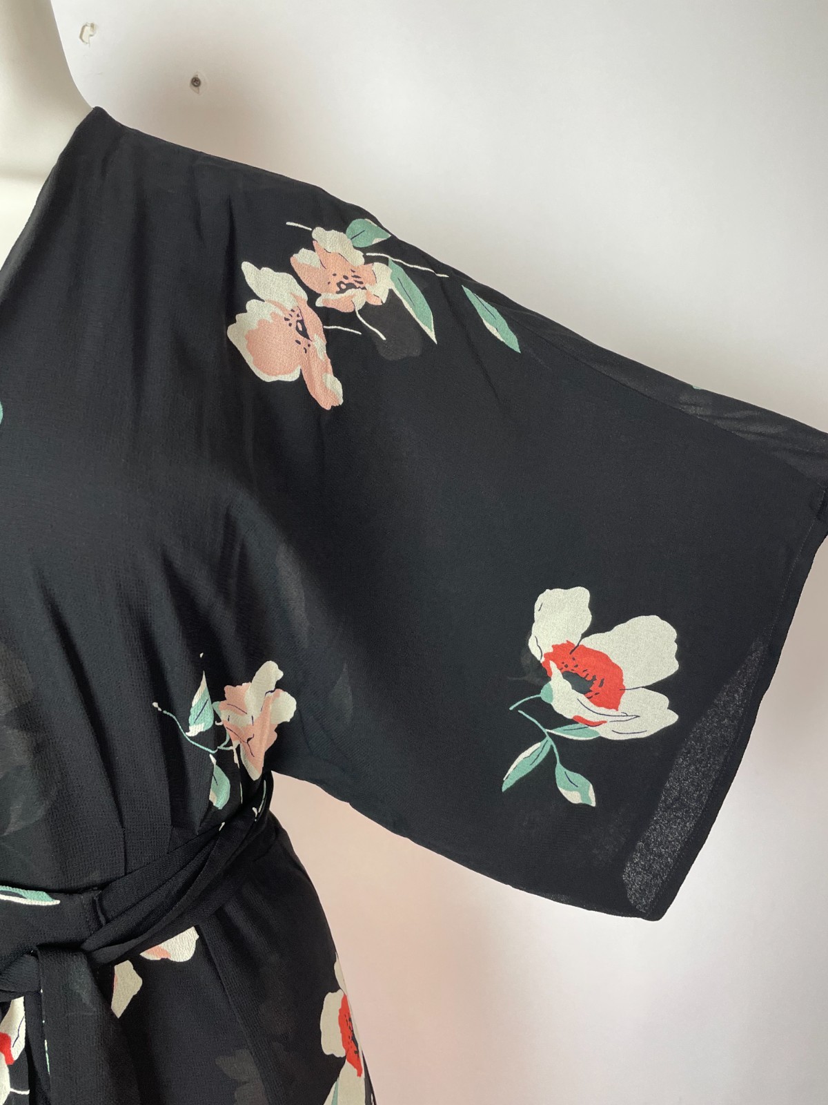 NWT NEW Reformation Wrap Midi Dress Size XS Quarter sleeves Black W/Floral print