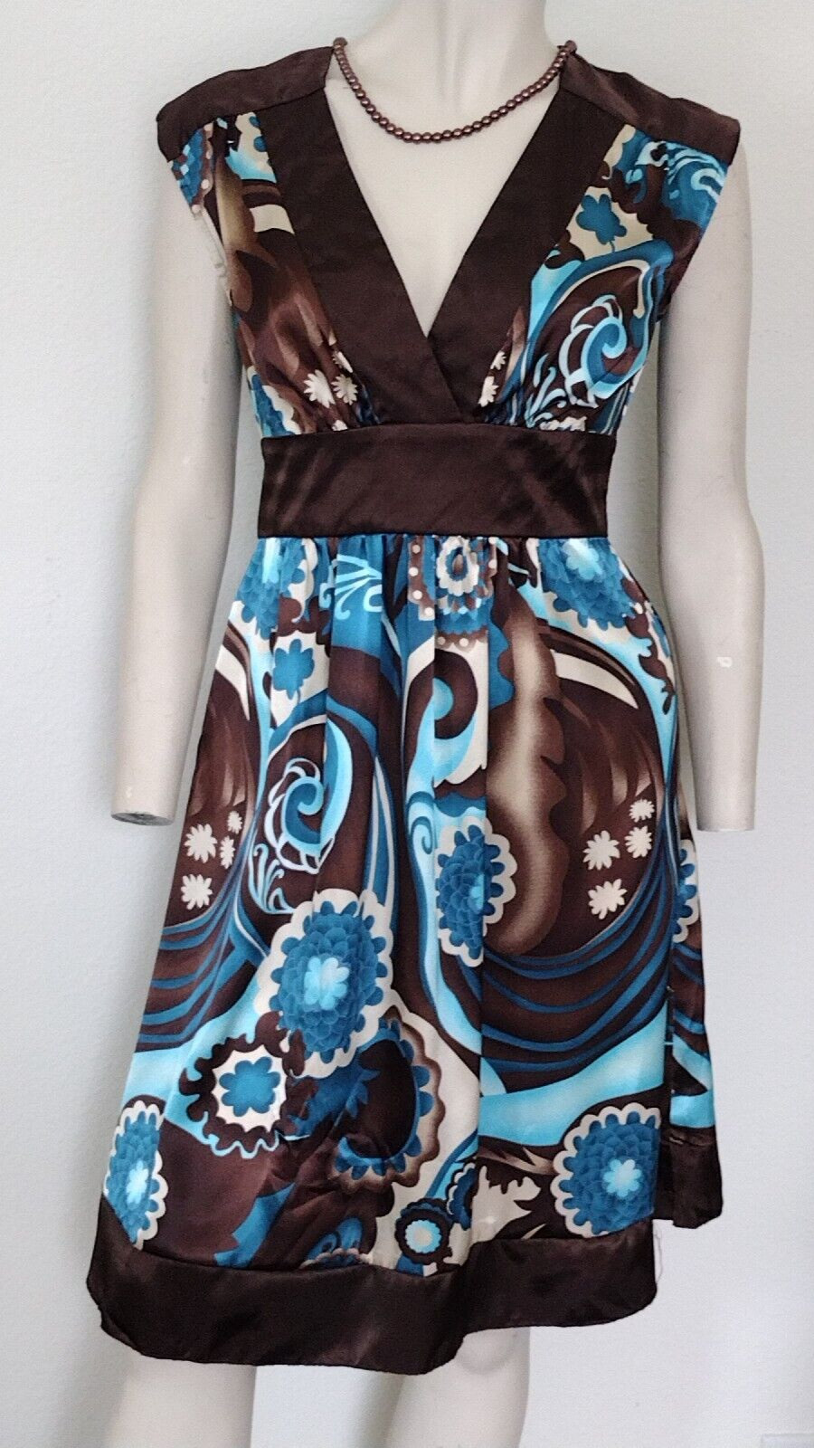 Woman A. Byer SATIN KNEE PULLOVER DRESS W/BACK TIE BELT Size 9 V-Neck Sleeveless