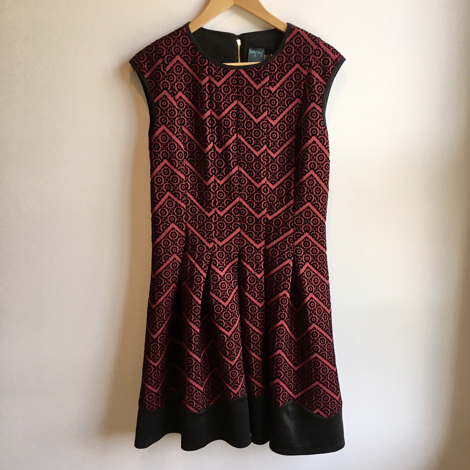 Gabby Skye Womens Size 10 Red Black Velvet Flocked Glam Goth Dress Knee Length