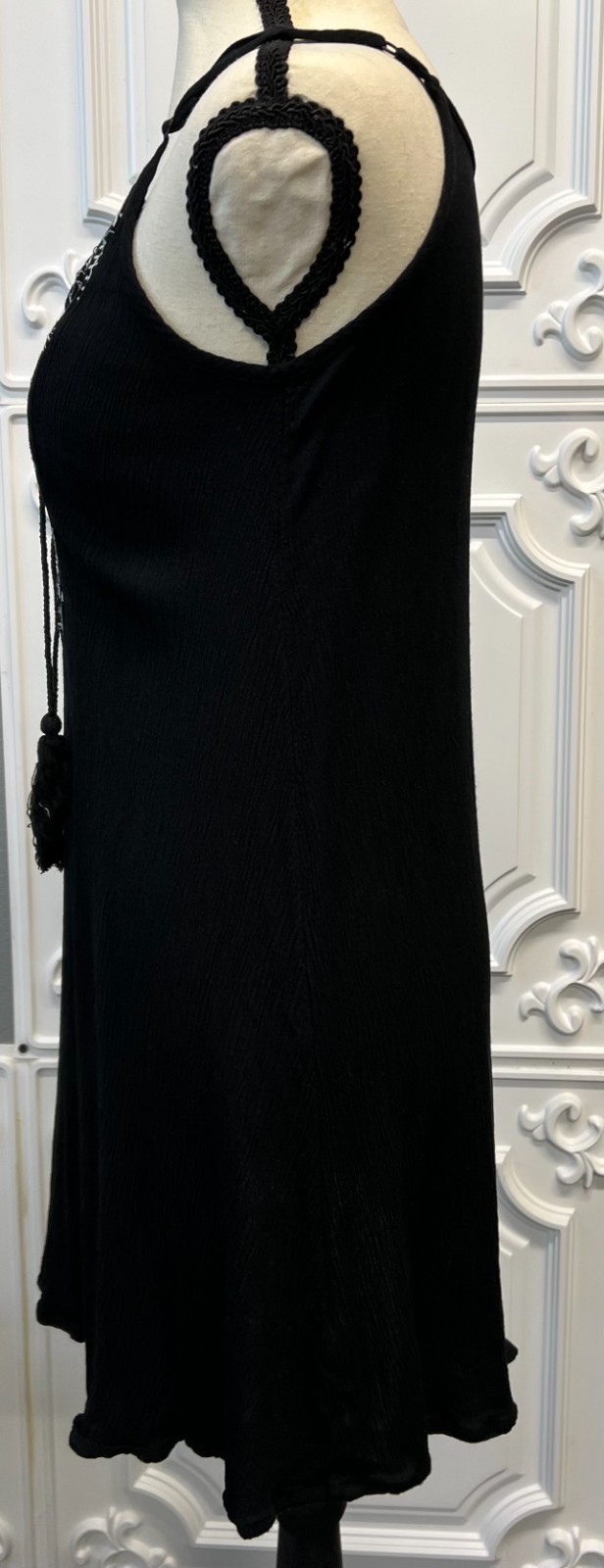 Mossimo Supply Co. Black Embroidered Sleeveless Dress – Women’s Medium