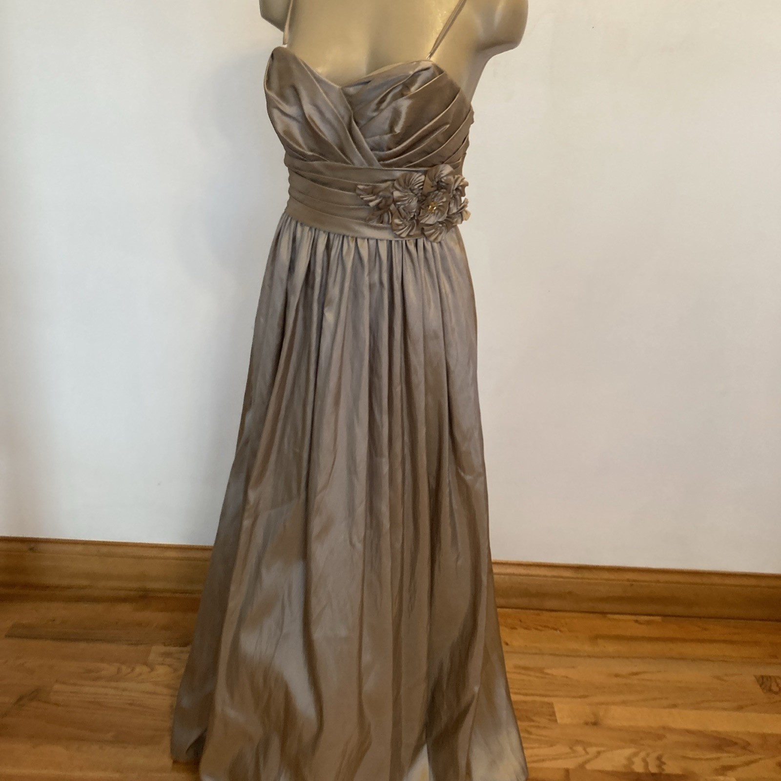 Watters and Watters size 6 beige long gown dress