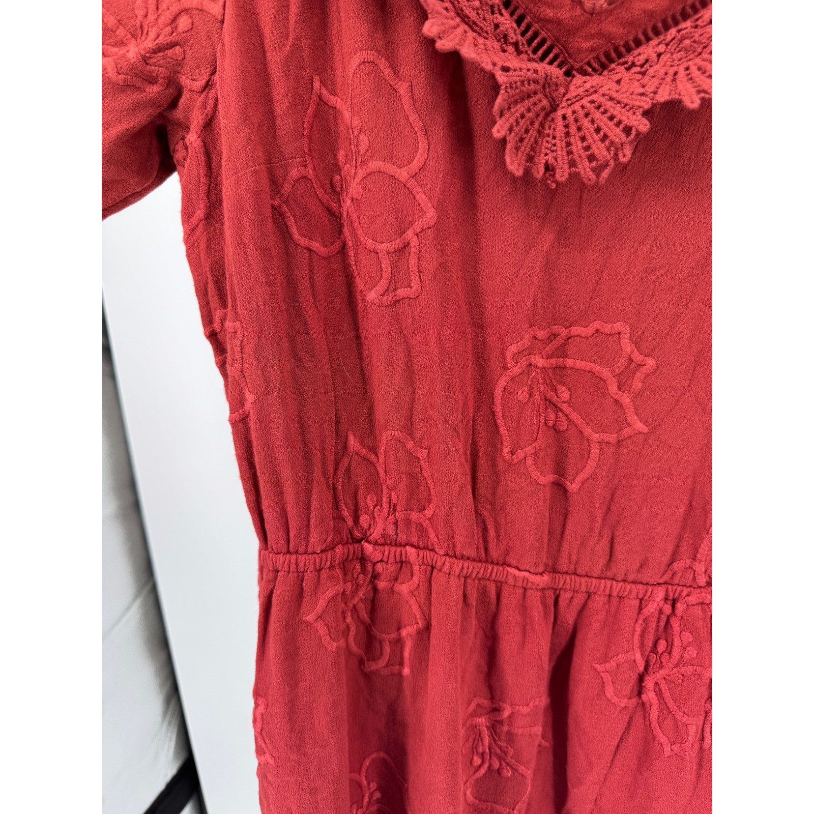 danielrainn red floral embroidered cold shoulder midi dress size M