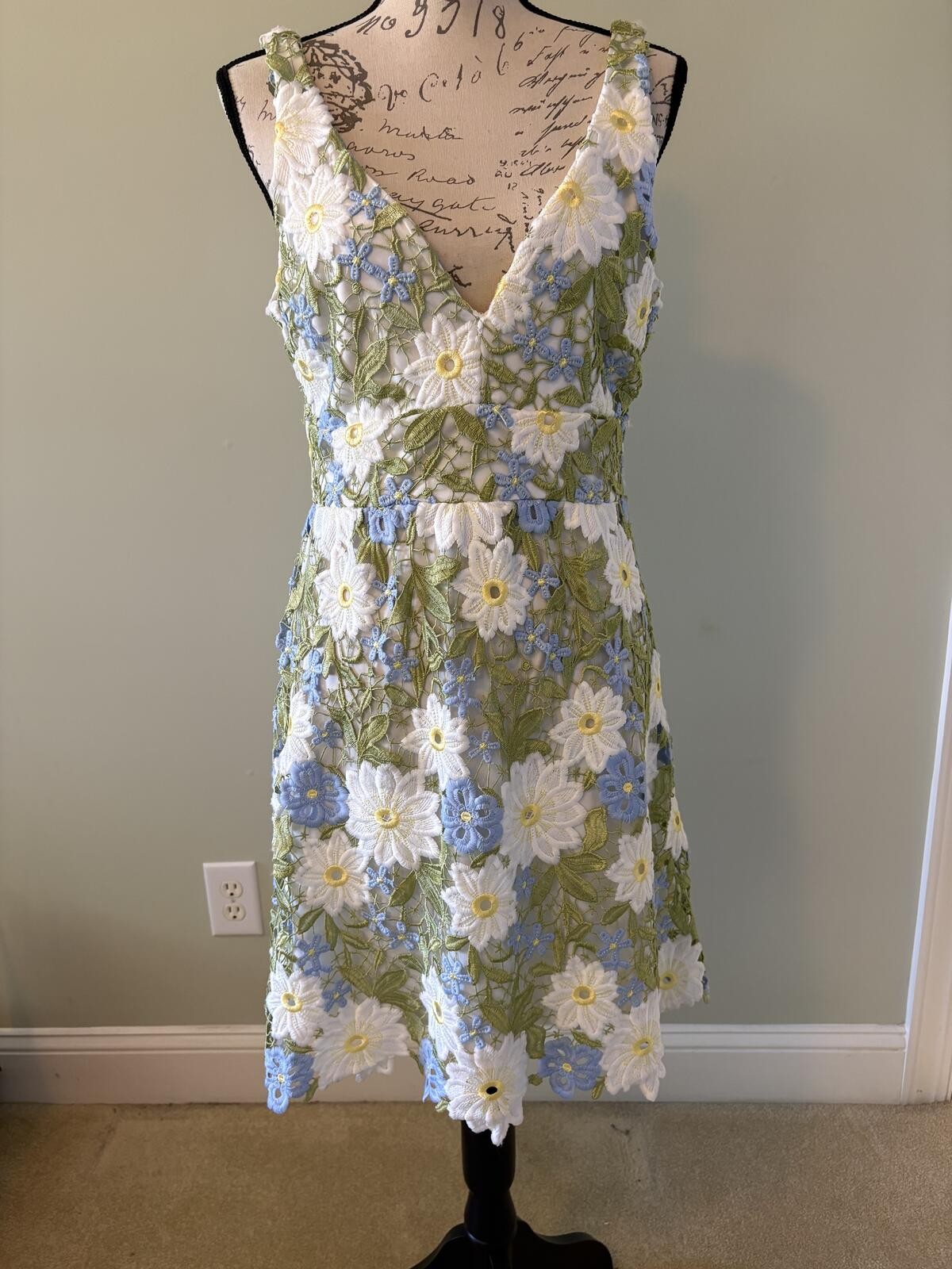 NWT. NWT Layered With Love 3D Floral Embroidered Lace. Size M. Fully lined.