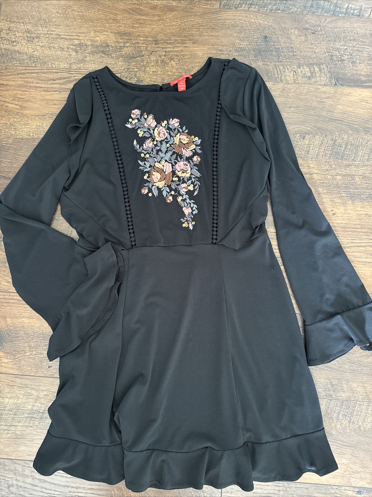 Chelsea & Violet Black Embroidered Beaded Ruffle Bell Sleeve Dress Medium EUC B9