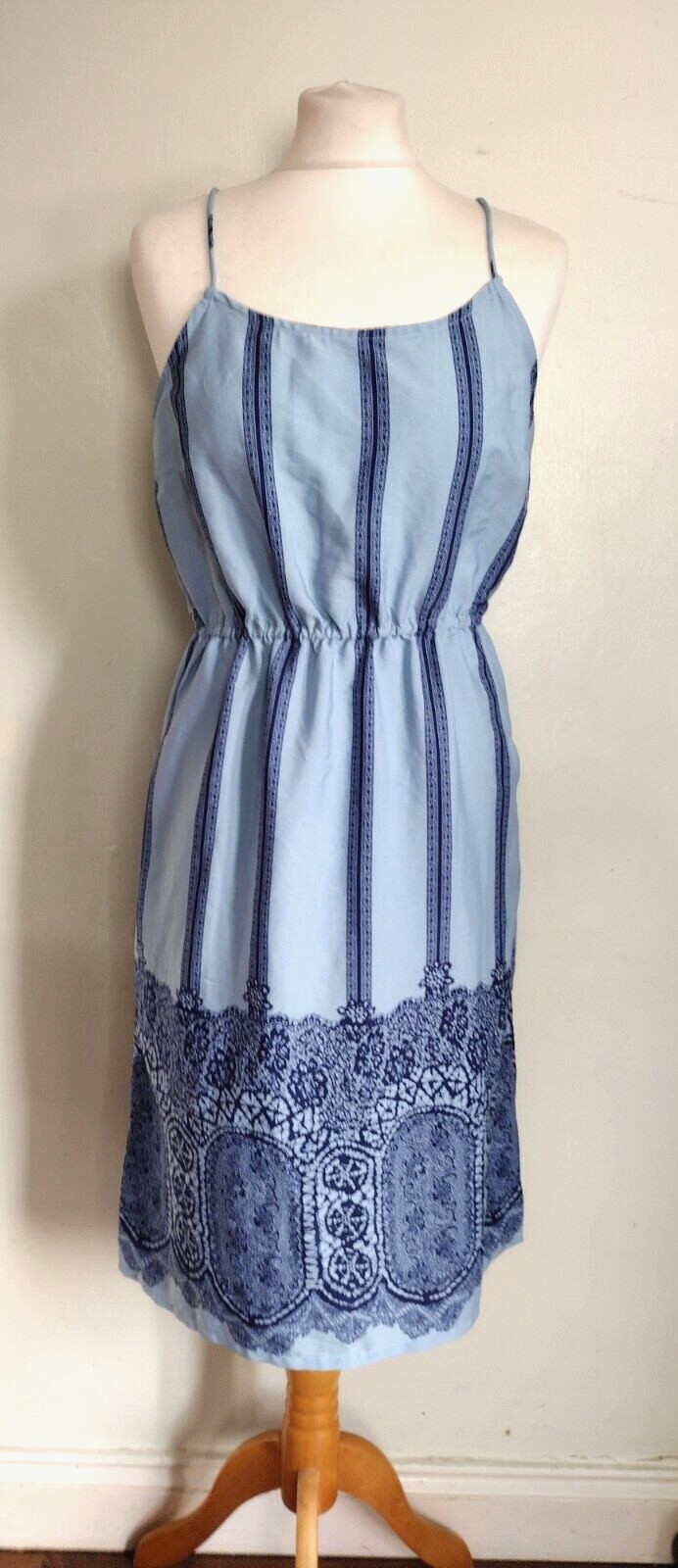 KUSHI Size 10 Light BLUE Pattern Lightweight Sleeveless DRESS
