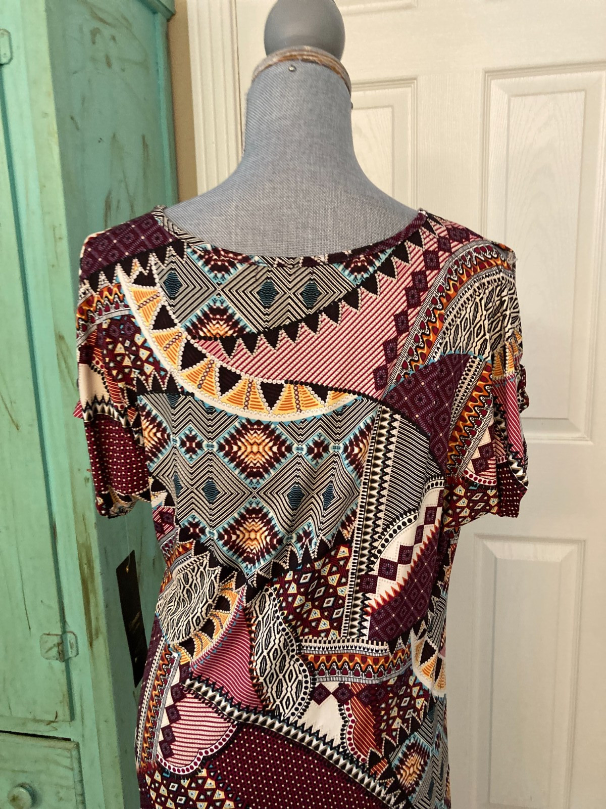 ESPRESSO, NWT, STRETCHY, COLD SHOULDER SLEEVE, SHIFT TYPE DRESS, MEDIUM