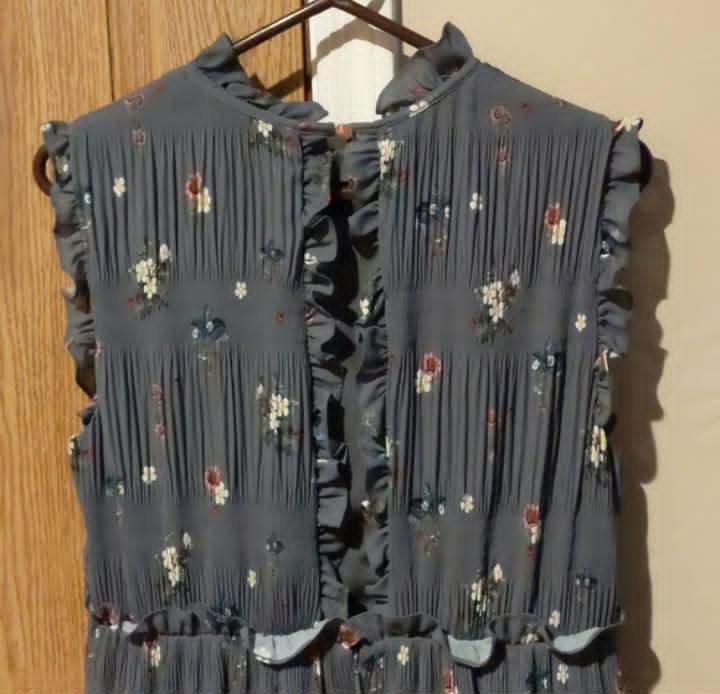 Ted Baker Oracle Mock Neck Midi Ruffle Gray Pleated Sleeveless Floral Size 4