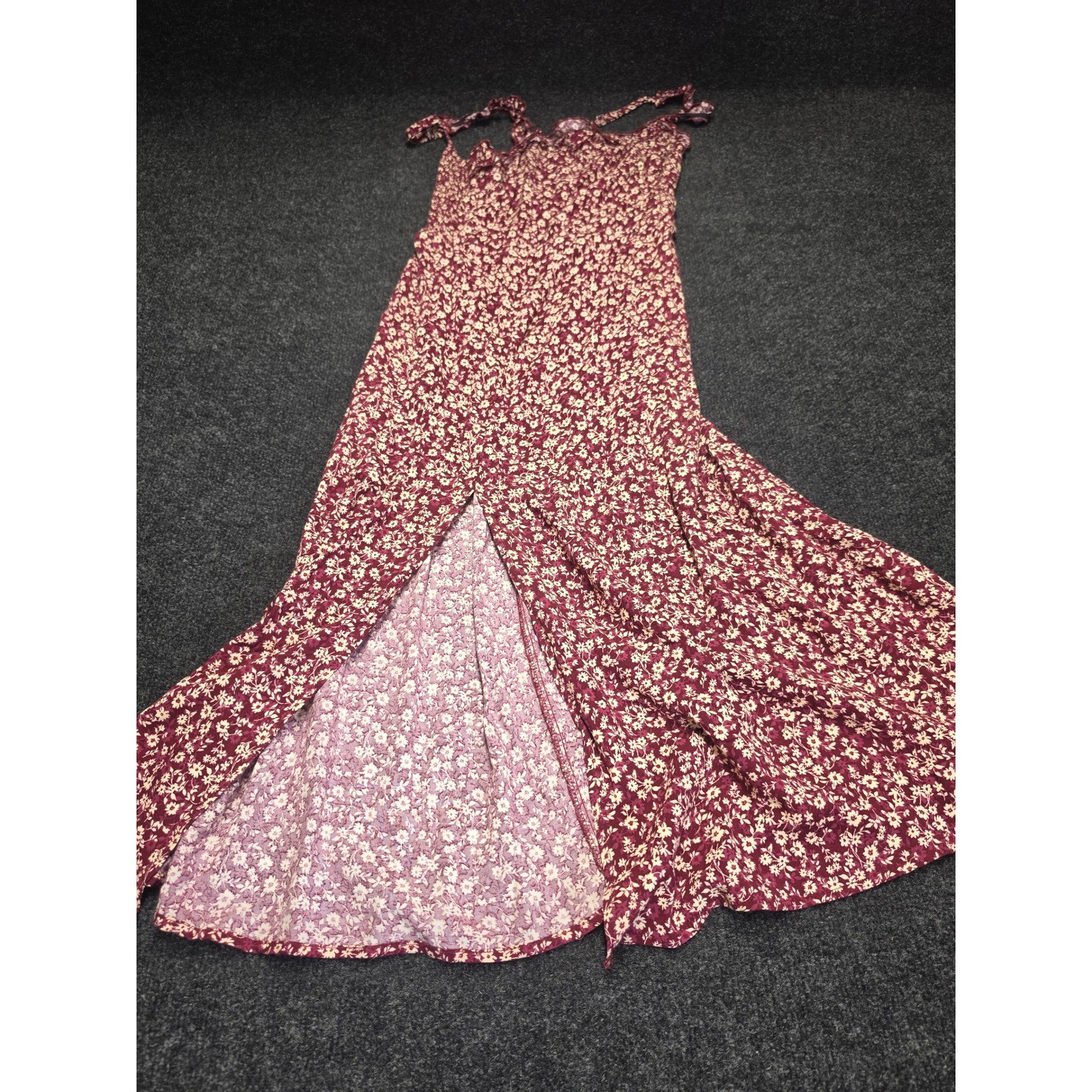 Francesca’s Mi Ami Floral Maxi Dress Burgundy Ditsy Print Smocked Slit Small