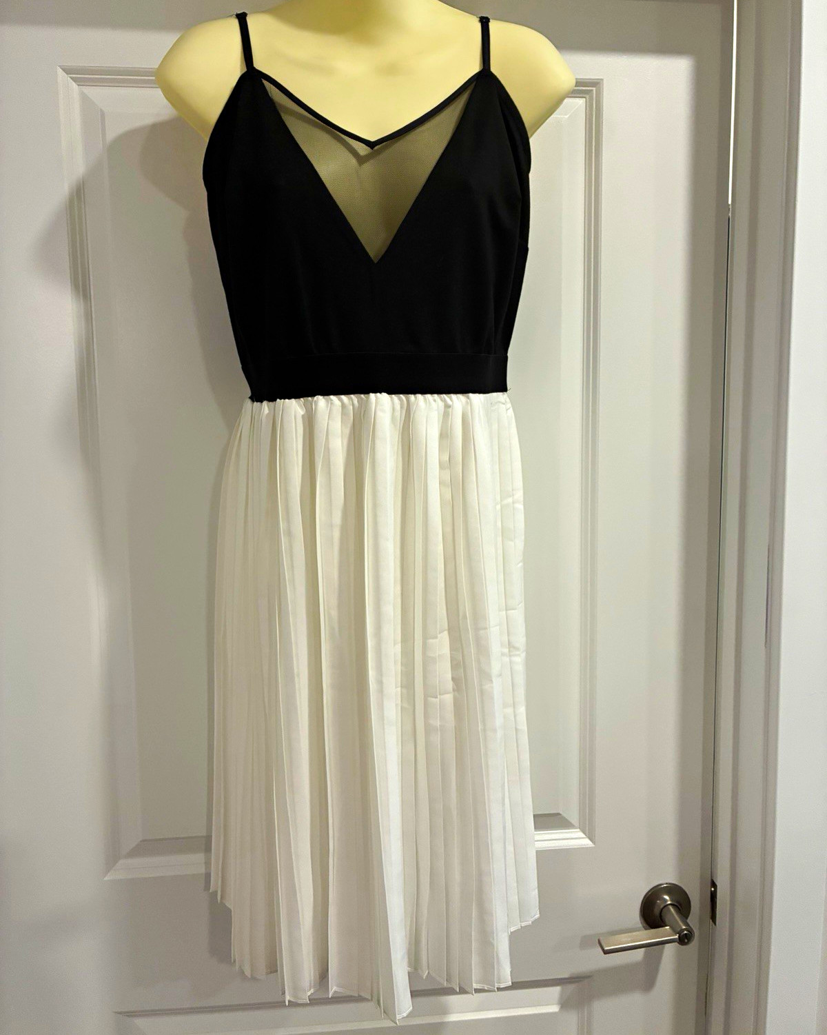 VENUS Colorblock Knit V-Neck Spaghetti Strap Pleated A-Line Dress Size 10