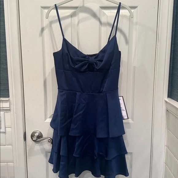 B Darlin Juniors Satin Tiered Mini Dress – Navy Kiss – Size 9/10 – New With Tags