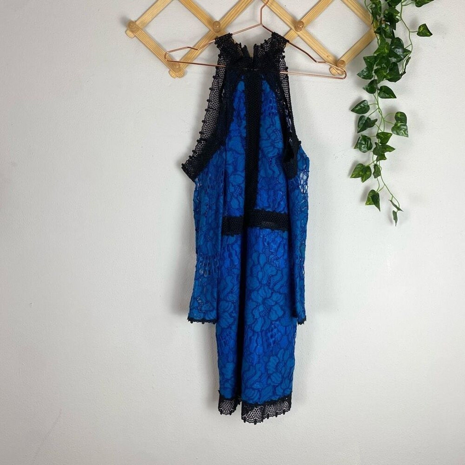 ALEXIS Marlowe Cold Shoulder Lace Midi Dress Blue Small EUC K334