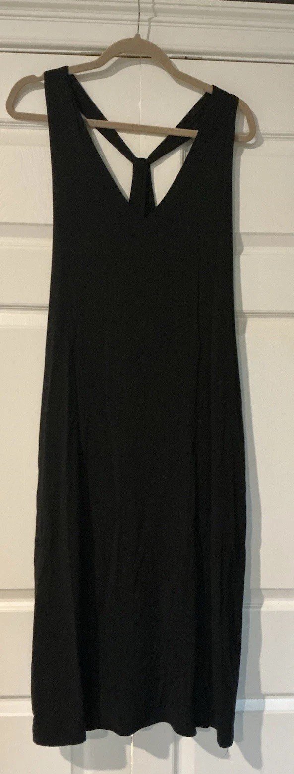 Women’s Black Dress Size Medium V-neck front Mod Ref