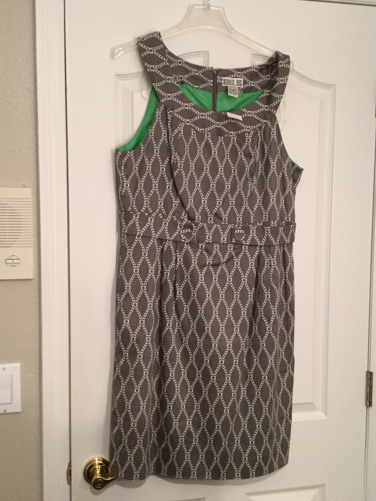 ROBBIE BEE Grey/Taupe And White Dress. Lined. Size 14. NEW.