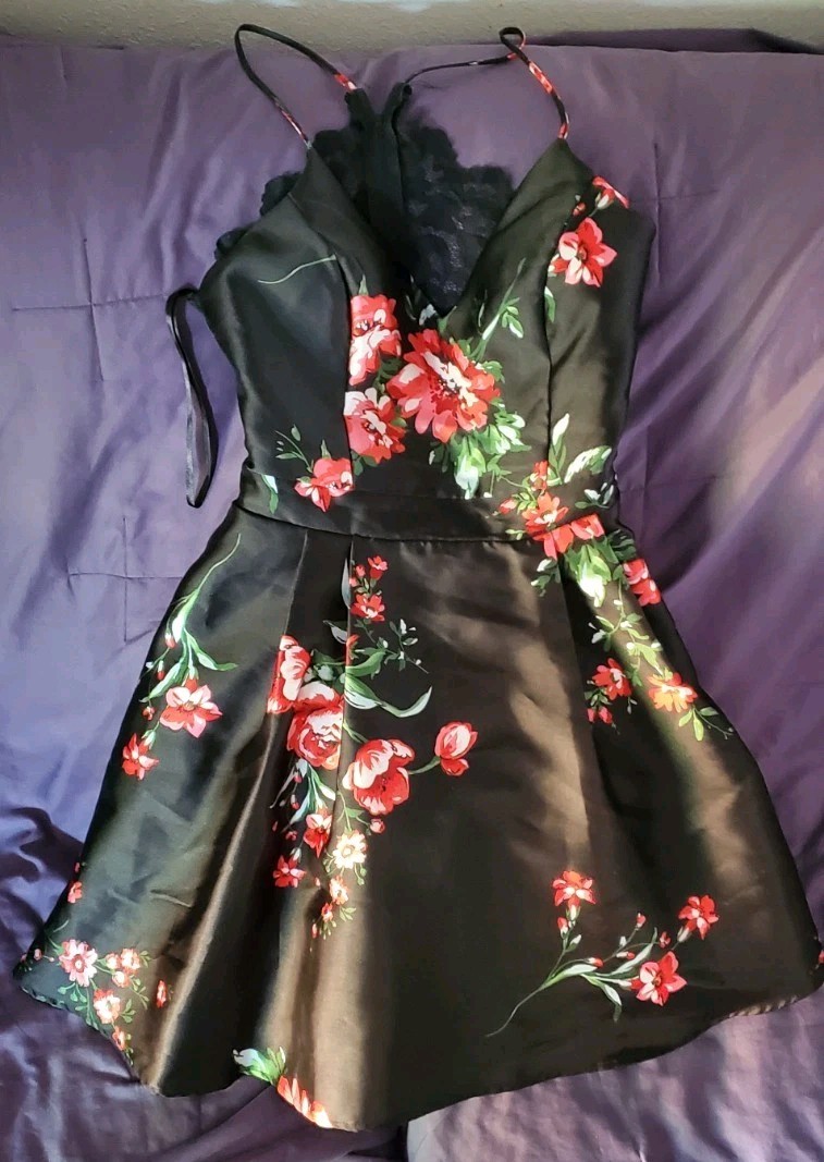 B. Smart Women’s Sleeveless Size 9 Black Floral Dress with Criolyn EUC