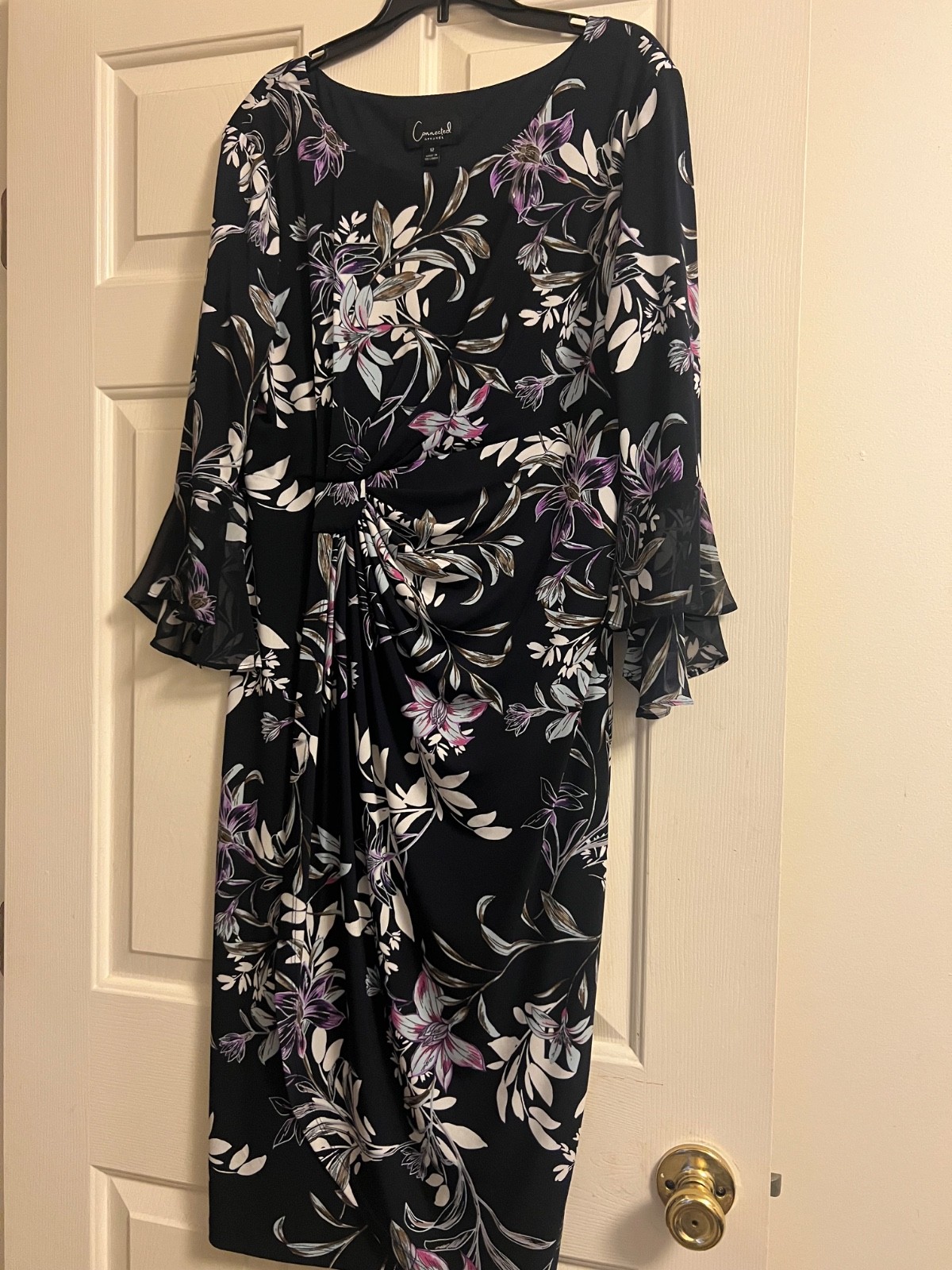 WOMAN CONNECTED APPAREL BLUE DRESS WITH FLORAL SIZE 12 96% POLYESTER PRE OWN