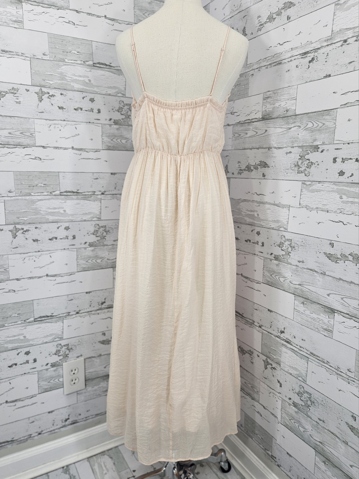 H & M Womens 12 Sleeveless Ruffle Midi Dress Gathered Waist Cream Peach