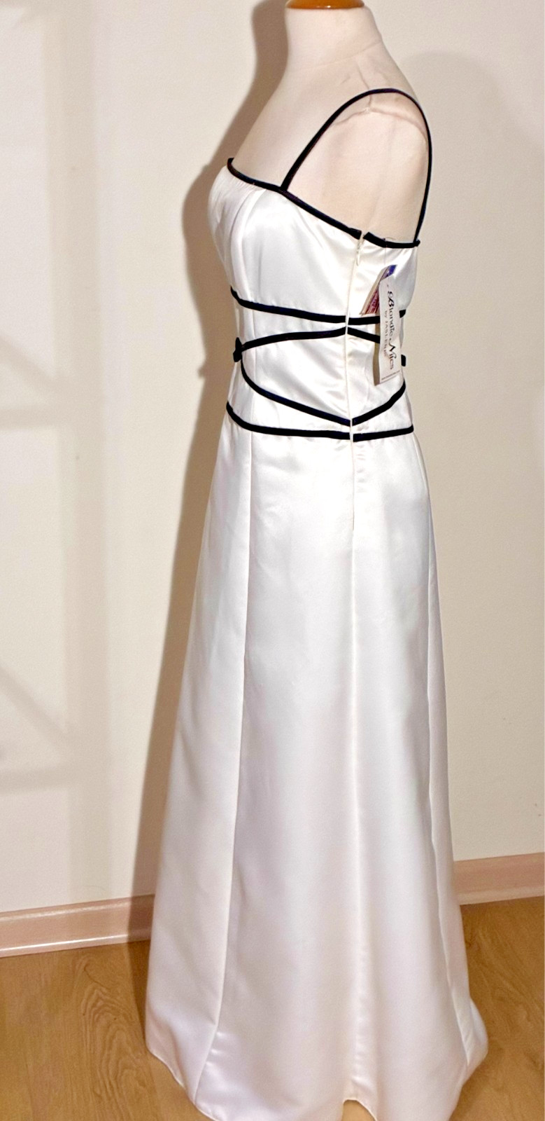 NWT-Blondie Nites Classic 90’s Bridesmaid Gown (Ivory/Black)-Jr Sz 13-MSRP $154