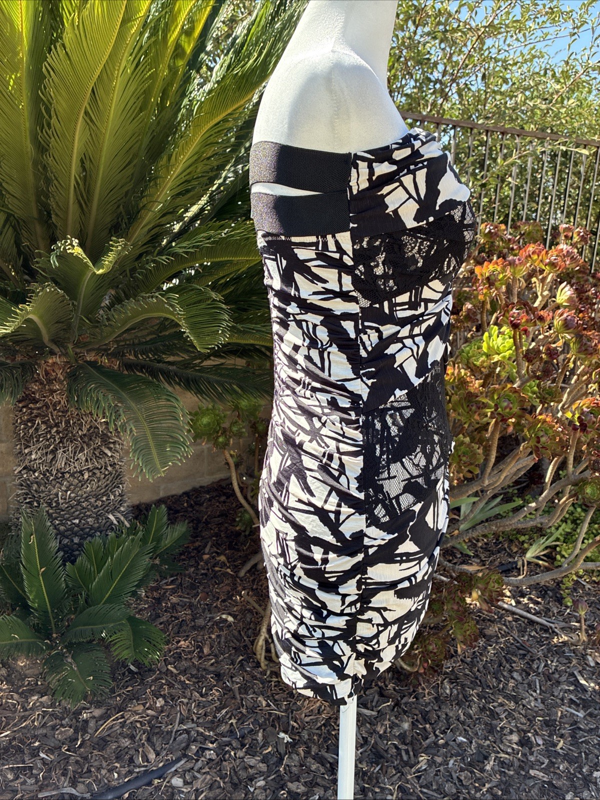 Women’s Strapless Mini Black & White Design Dress Size Small By Love Culture
