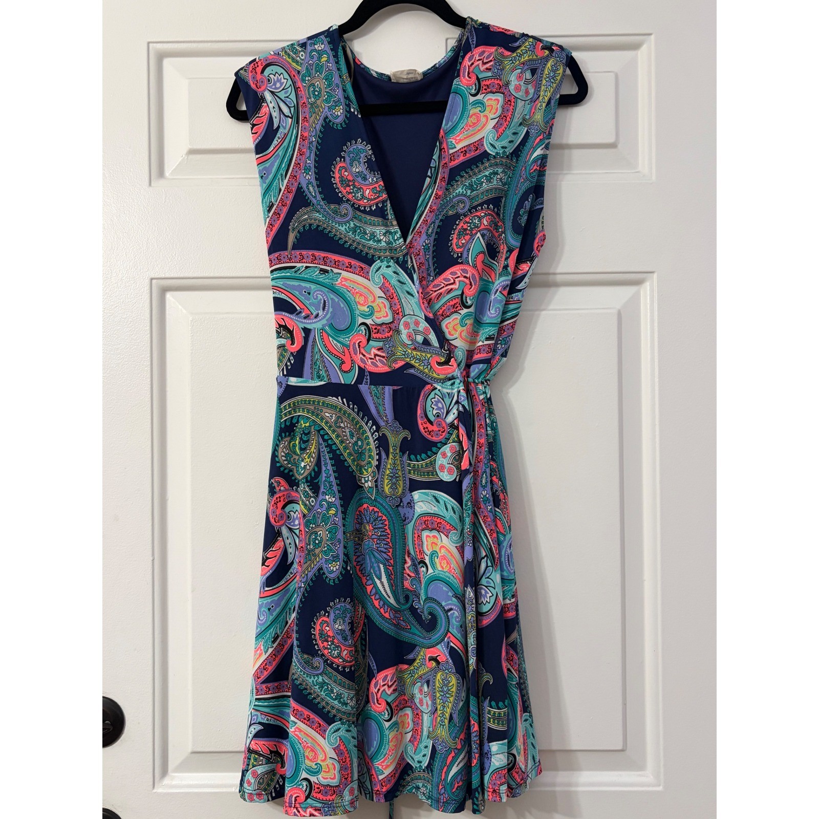 Fantastic Fawn | Wrap Dress || Large || Navy Multi Paisley Print Sleeveless|