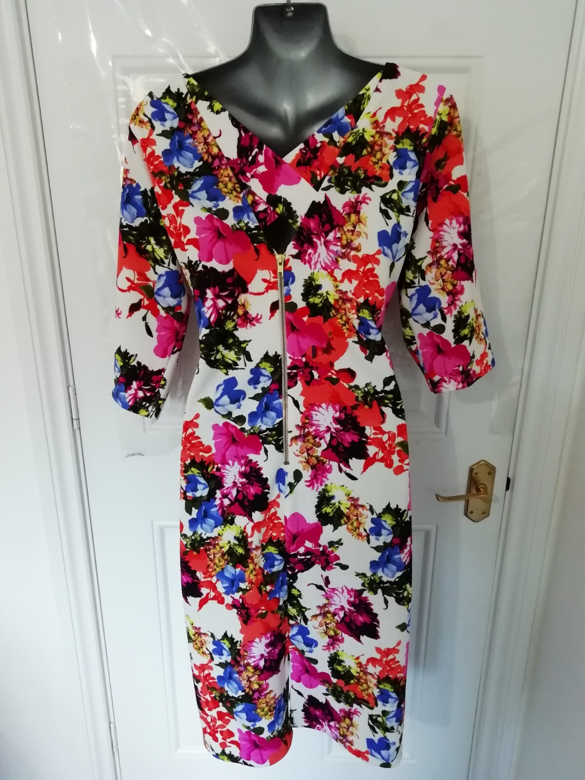 Lorraine JD Williams Size 18 White Multi Floral Textured Stretchy Dress Back Zip