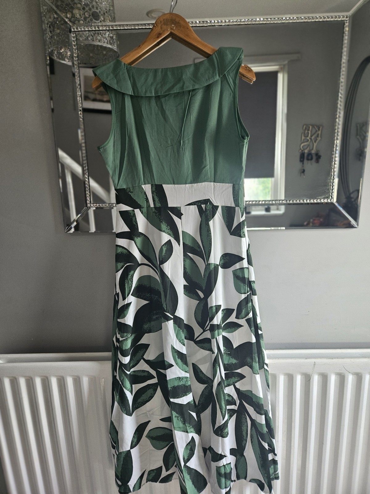 Maxi Dress Gree Leaf Pattern Short Sleeves. Chest 36 Waist 30 Length 52 Inc. Vgc