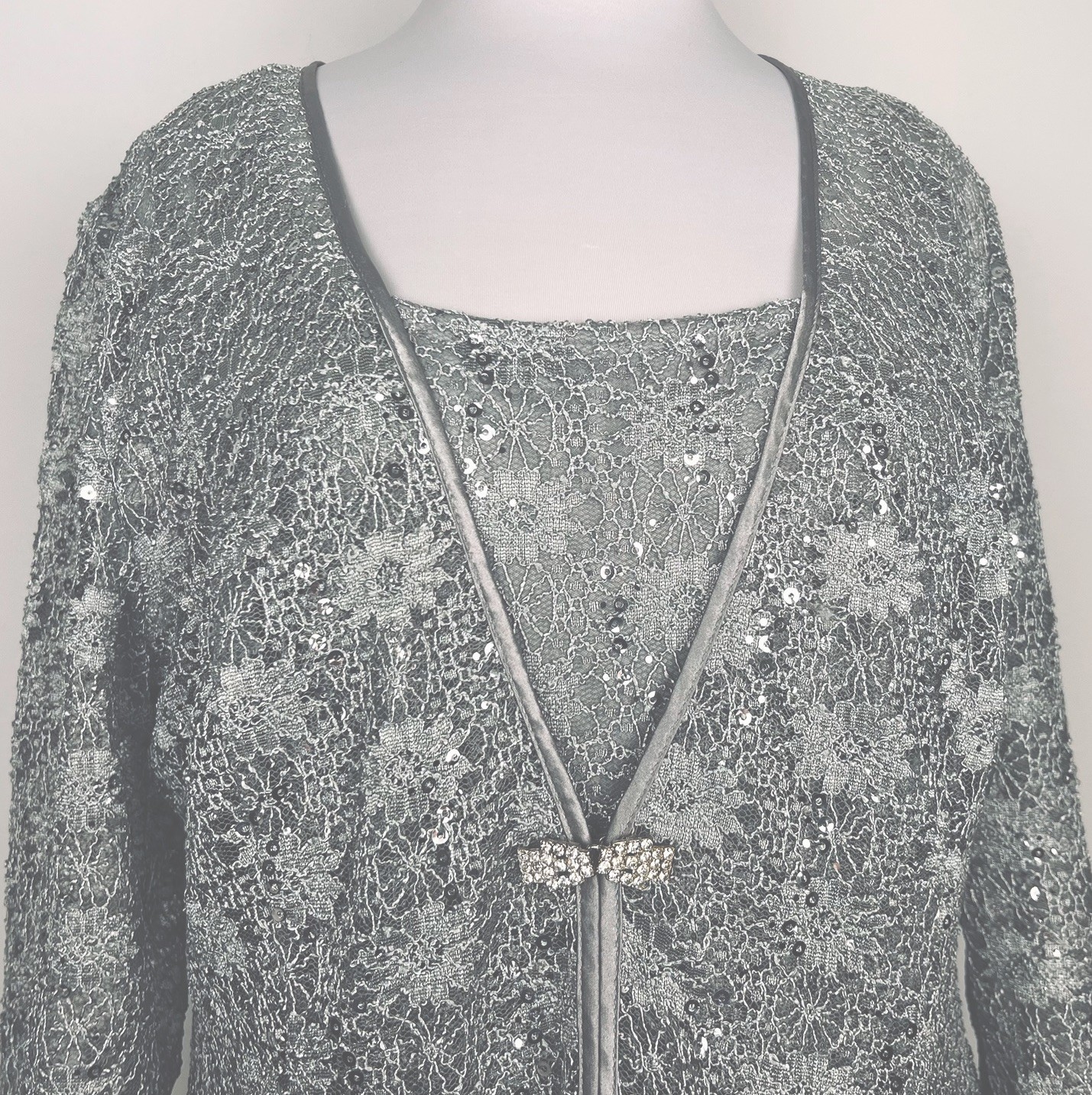 R & M Richards 2 Pc Women’s Size 16 Formal Gray/Silver Sequins Dress Wedding